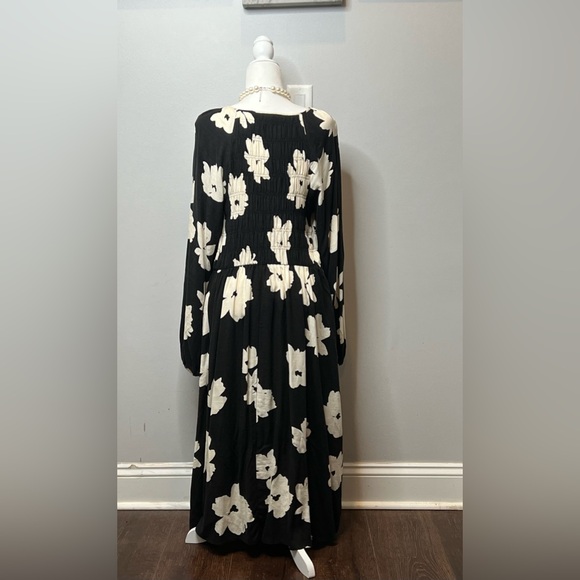 Women’s Dress (Ava & Viv Smocked Bodice Dress) - Picture 2 of 2